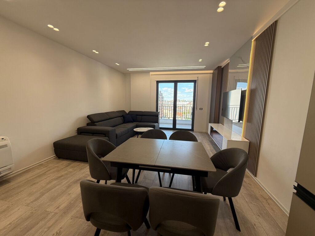 APARTAMENT 2+1+2 NE QIRA, BULEVARDI I RI, TIRANE!