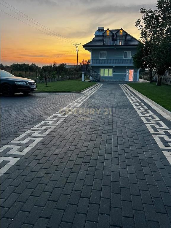 Villa in Affitto, Eleganza e Investimento di Qualità