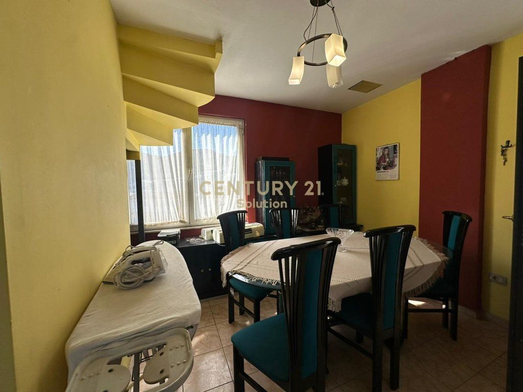 Duplex in vendita a Kodra e Diellit 1