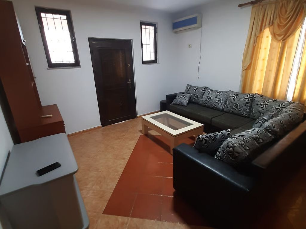 Rent | Shtëpi private 1 + 1 | Rruga 5 Maji | 400 €/month