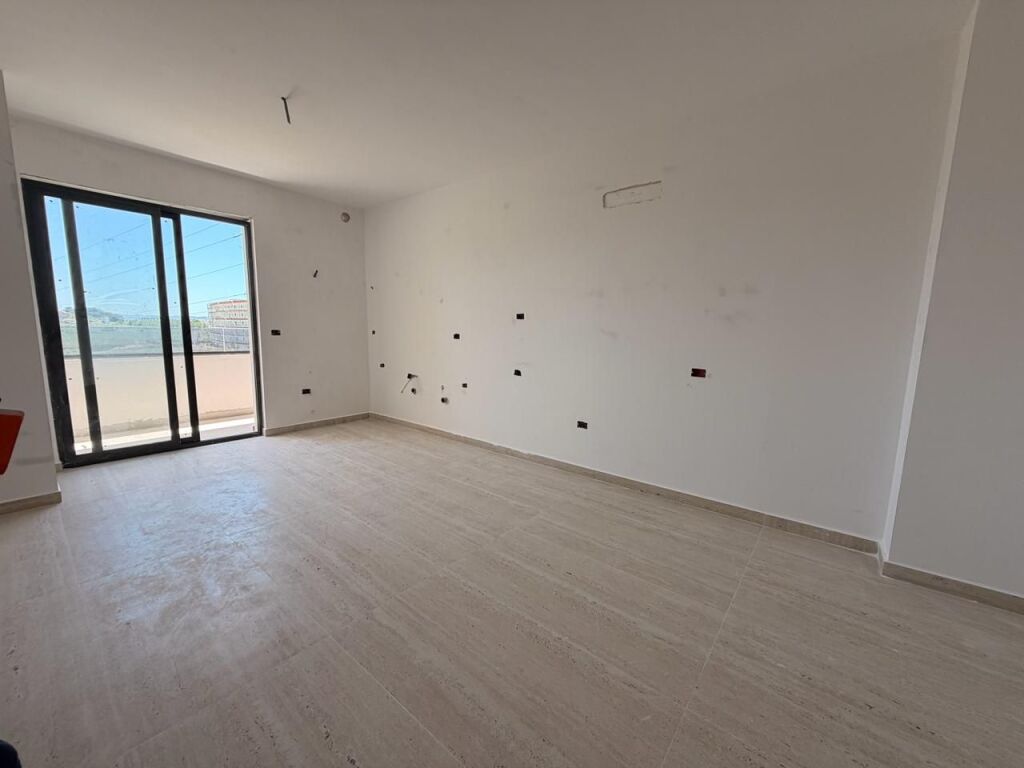🏡 Apartament 1+1 + Garazh për Shitje në Golem