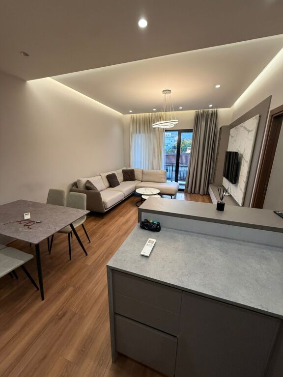 APARTAMENT PER QERA TEK FARMACIA 10