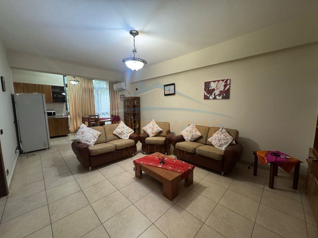 Disponojme apartament me qera prane Stadiumit "Air Albania"