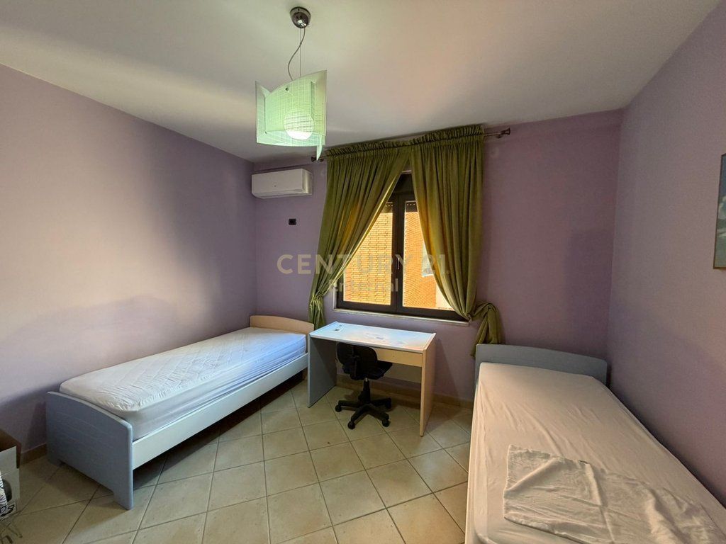 Apartament 2+1+2 me Qira te Rruga e Barrikadave, pranë Prokurorisë!