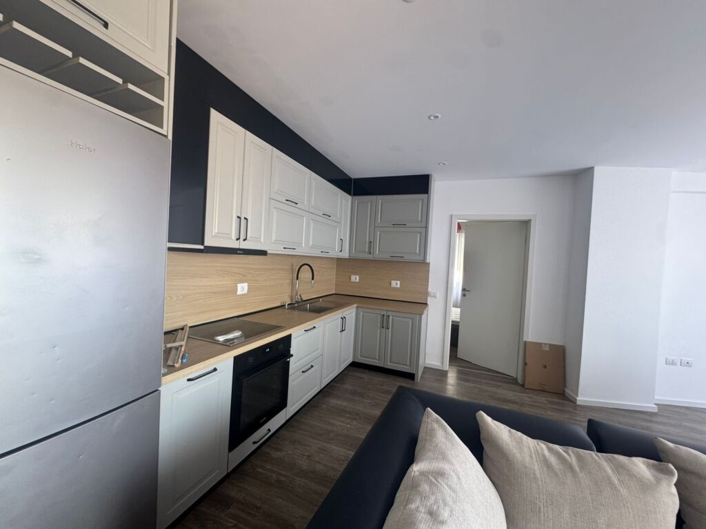 Apartament 2+1 per qera Kompleksi Kontakt 21 Dhjetori !