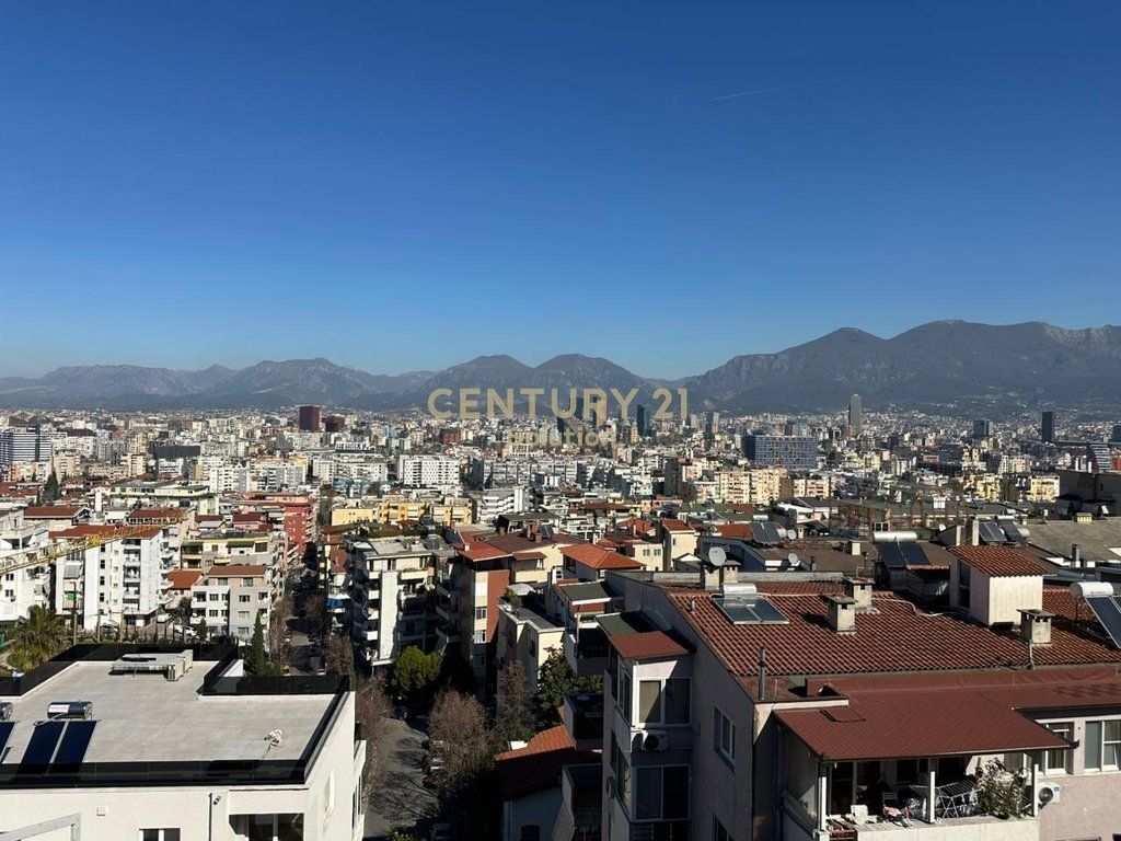Duplex in vendita a Kodra e Diellit 1