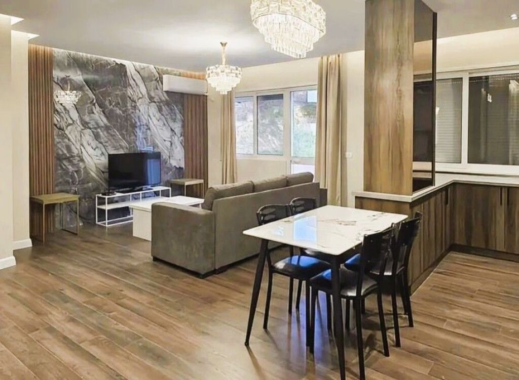 🔥Shitet apartament 2+1 prane Kopshtit Botanik dhe Xhamise🌿, Albania