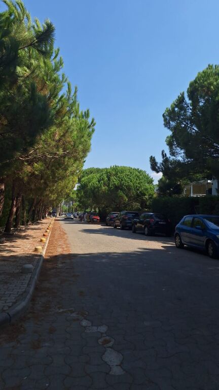 JEPET ME QERA AP.2+1 KOMPLEKSI LURA 3 ,GJIRI I LALZIT,DURRES