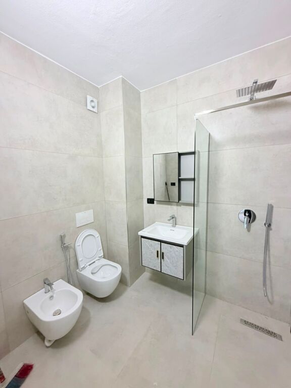 SHITET APARTAMENT 3+1+2 RRUGA E RE E PORTIT, DURRES