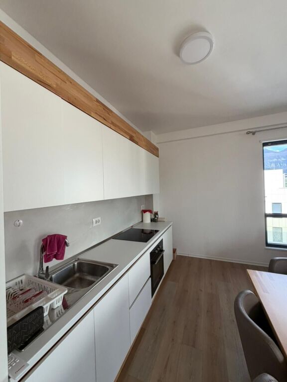 ✨ VENDESI APPARTAMENTO 2+1+2 CON AMPIO VERANDA – RESIDENZA ERLI, PORCELAN 🌿
