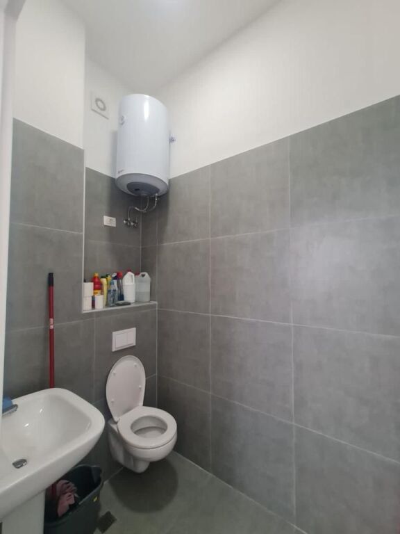 🏢 Locale Commerciale in Affitto – 📍  Fiori Di Bosko💰 Affitto: 50.000 Lek/mese