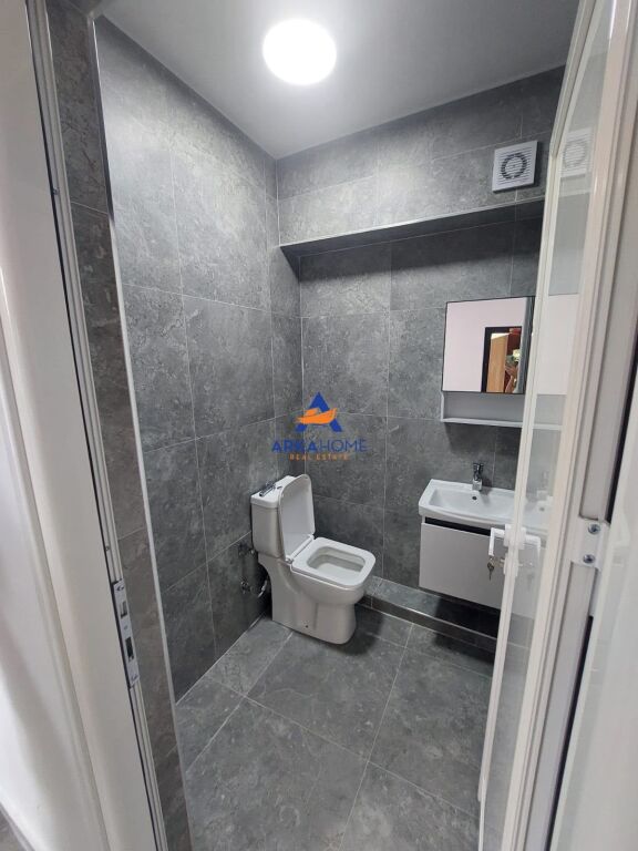 LOCALE COMMERCIALE IN AFFITTO 125M2 "VICINO AL VIAL BAJRAM CURRI, VICINO AL CARBURANTE KASTRATI" 100000 LEKE