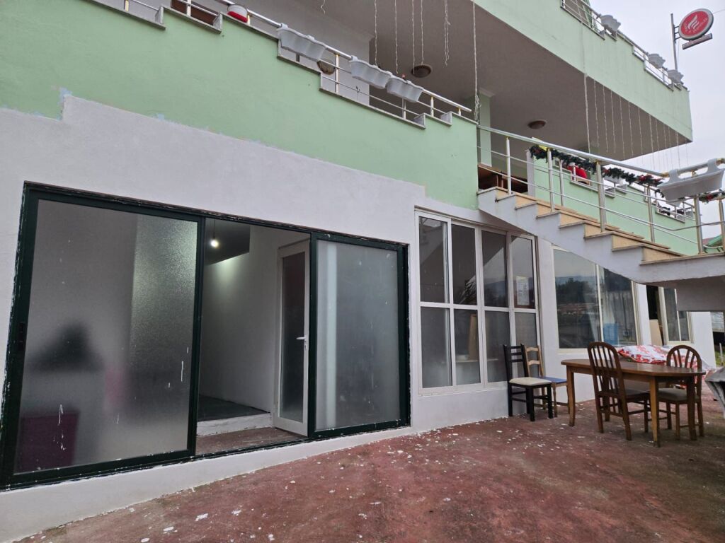 3 floor villa for rent Old Sauk
