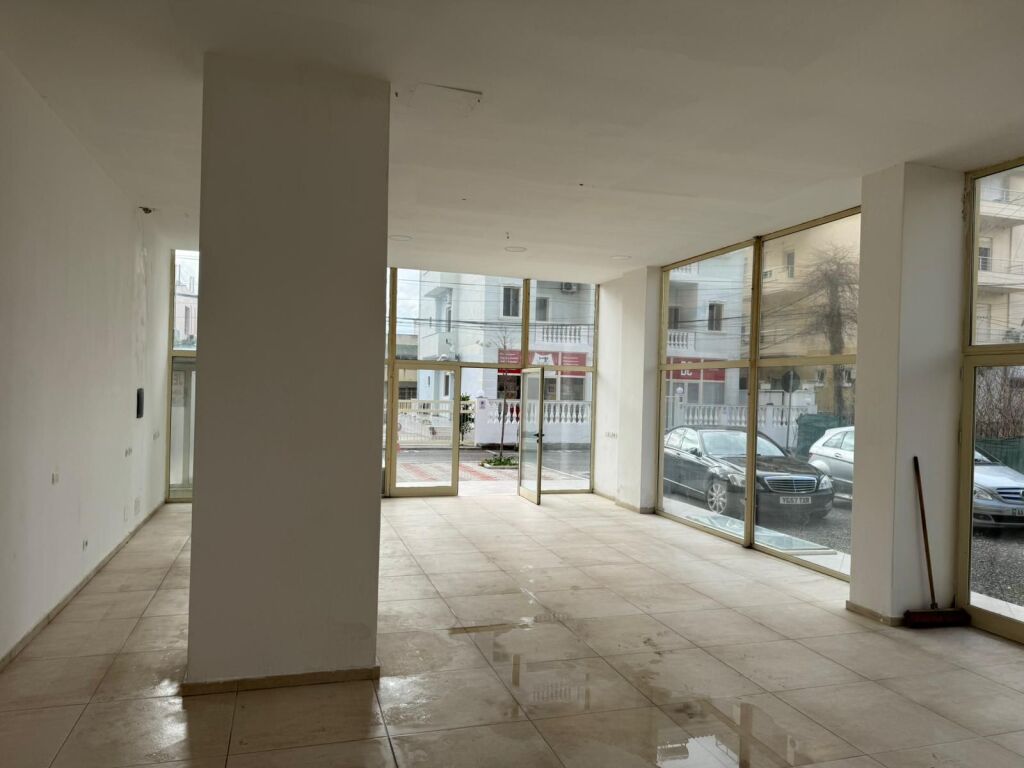 Locale commerciale 1+1 in affitto a Plazh Hekurudha, Durrës!