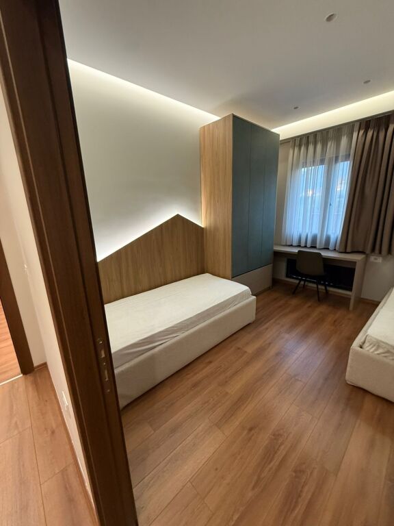 APARTAMENT PER QERA TEK FARMACIA 10