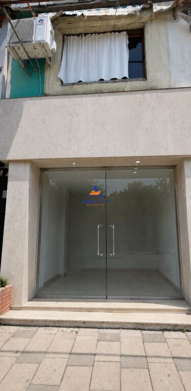 ATTIVITÀ COMMERCIALE IN VENDITA 54M2 " MUHAMET GJOLLESHA" 15000 EURO