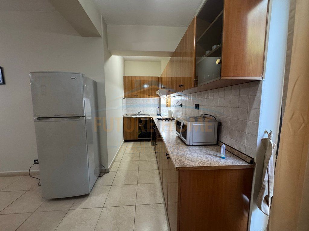 Disponojme apartament me qera prane Stadiumit "Air Albania"