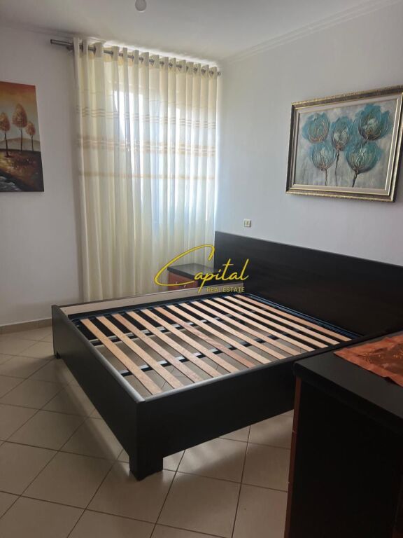 APARTAMENT ME QIRA 2+1 RRUGA E KAVAJES 60.000 LEKE – další