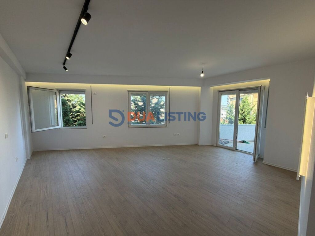 Shitet, apartament 2+1+2 tek Kodra e Priftit!