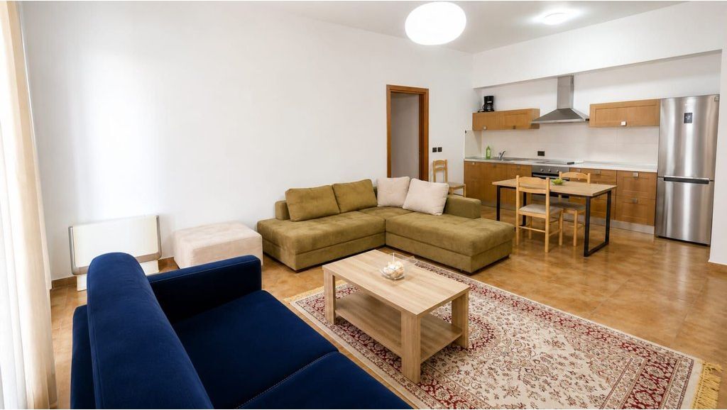 AFFITTASI APPARTAMENTO 2+1+2 VICINO ALLA GUARDIA DELLA REPUBBLICA – POSIZIONE ELITARIA A TIRANA! 1.200 € /Mese