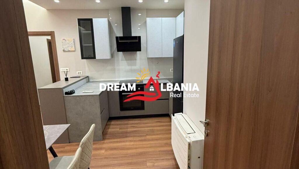 Jepet Apartament 2+1+2 me qera Tek Kompleks Arlis, Farmacia 10 (42215598)