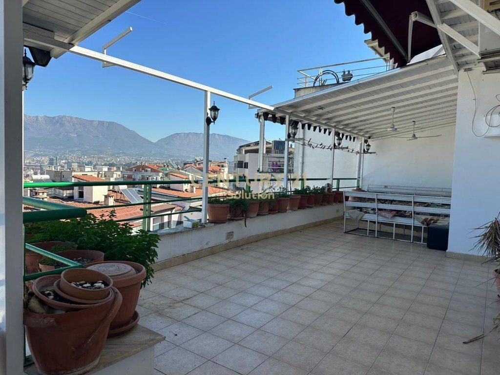 Duplex in vendita a Kodra e Diellit 1