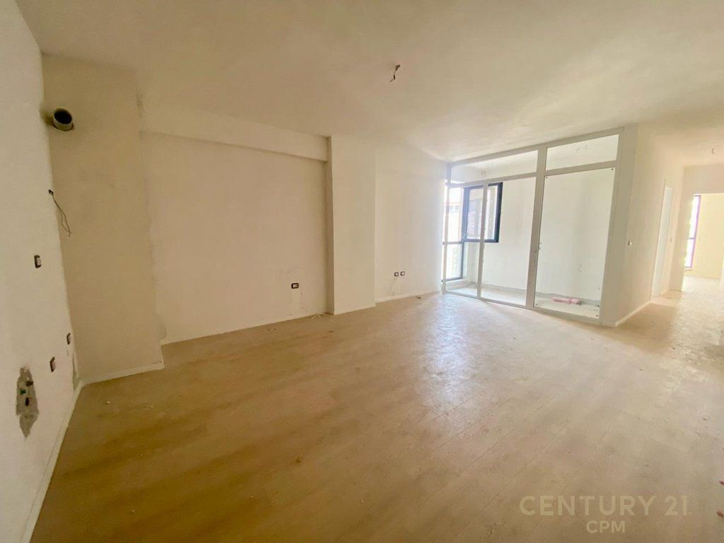 TEK GARDEN TURDIU FUSHA E AVIACIONIT SHESIM APARTAMENT 2+1