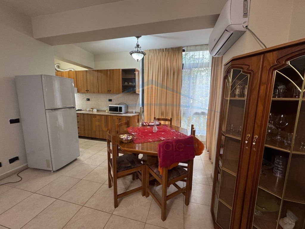 Disponojme apartament me qera prane Stadiumit "Air Albania"