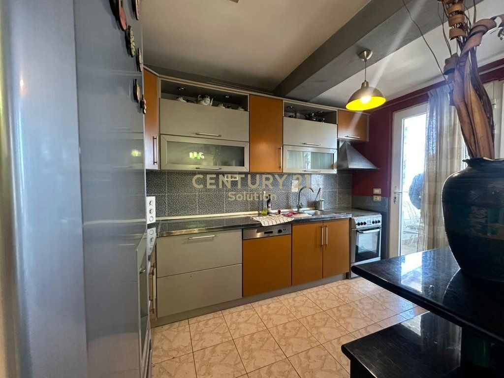 Duplex in vendita a Kodra e Diellit 1