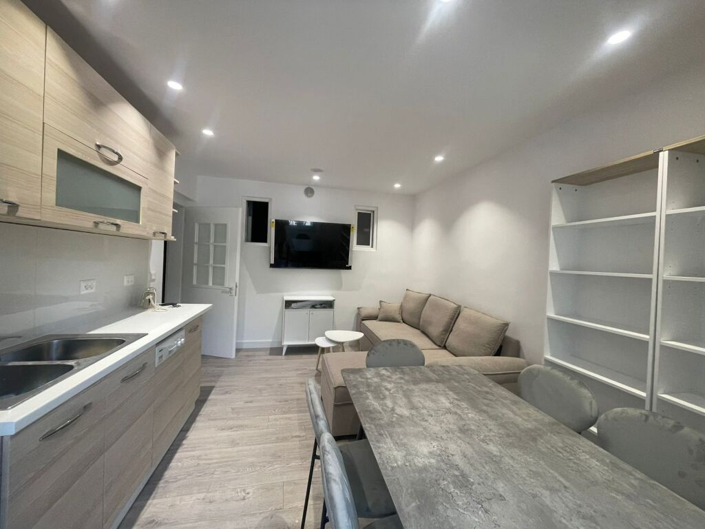 Apartment 1+1 available on Asim Vokshi Street