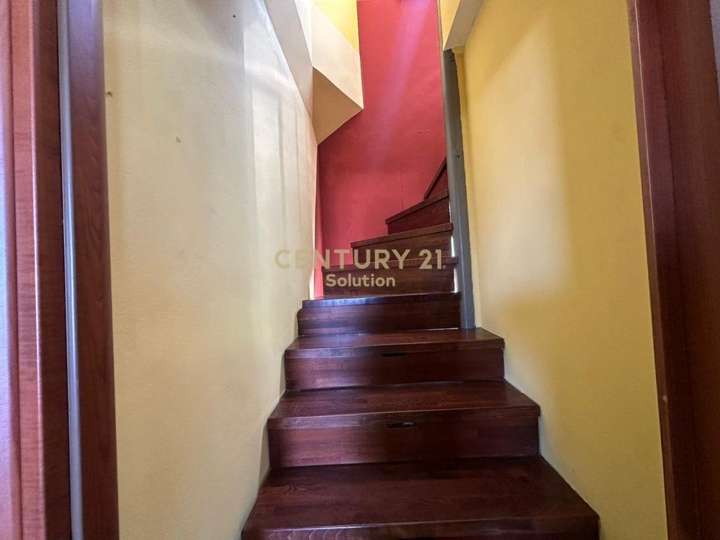 Duplex in vendita a Kodra e Diellit 1