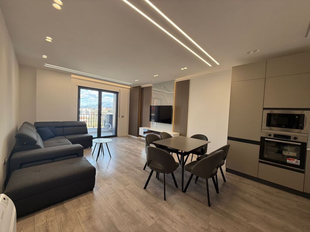 APARTAMENT 2+1+2 NE QIRA, BULEVARDI I RI, TIRANE!