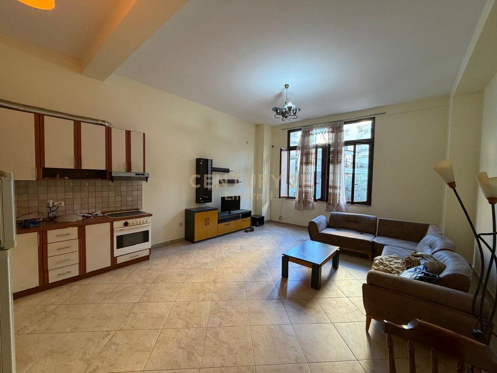 Apartment 1+1 For Rent at Komuna e Parisit