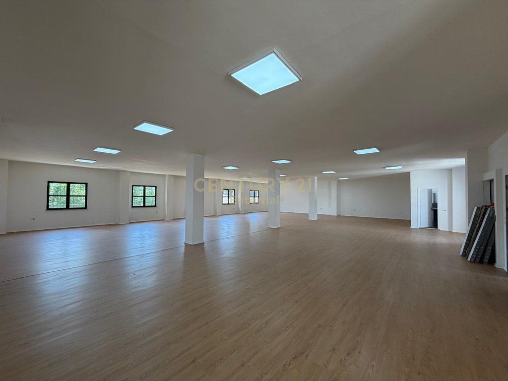 Locale Open Space in affitto in Via Dritan Hoxha