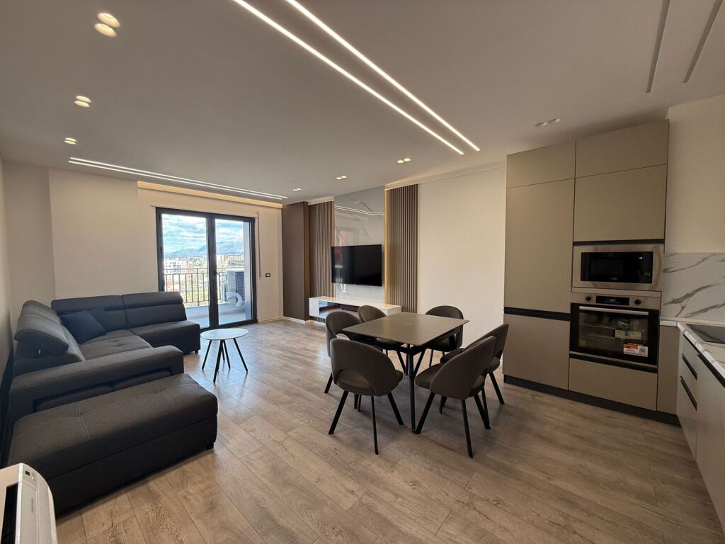 APARTAMENT 2+1+2 NE QIRA, BULEVARDI I RI, TIRANE!