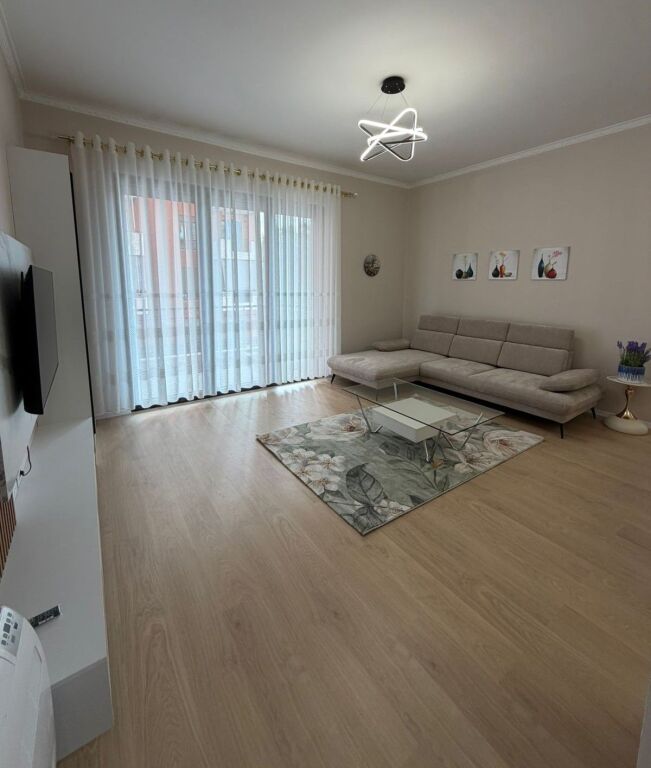JEPET ME QIRA APARTAMENT 2+1+2 NË DELIJORGJI