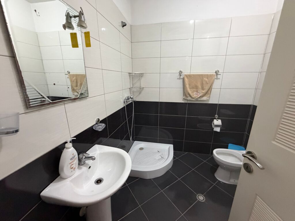 2+1, presso Raiffeisen Astir, 450 mila lek