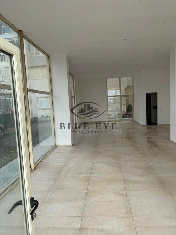 Locale commerciale 1+1 in affitto a Plazh Hekurudha, Durrës!