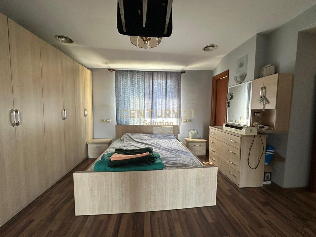 Duplex in vendita a Kodra e Diellit 1