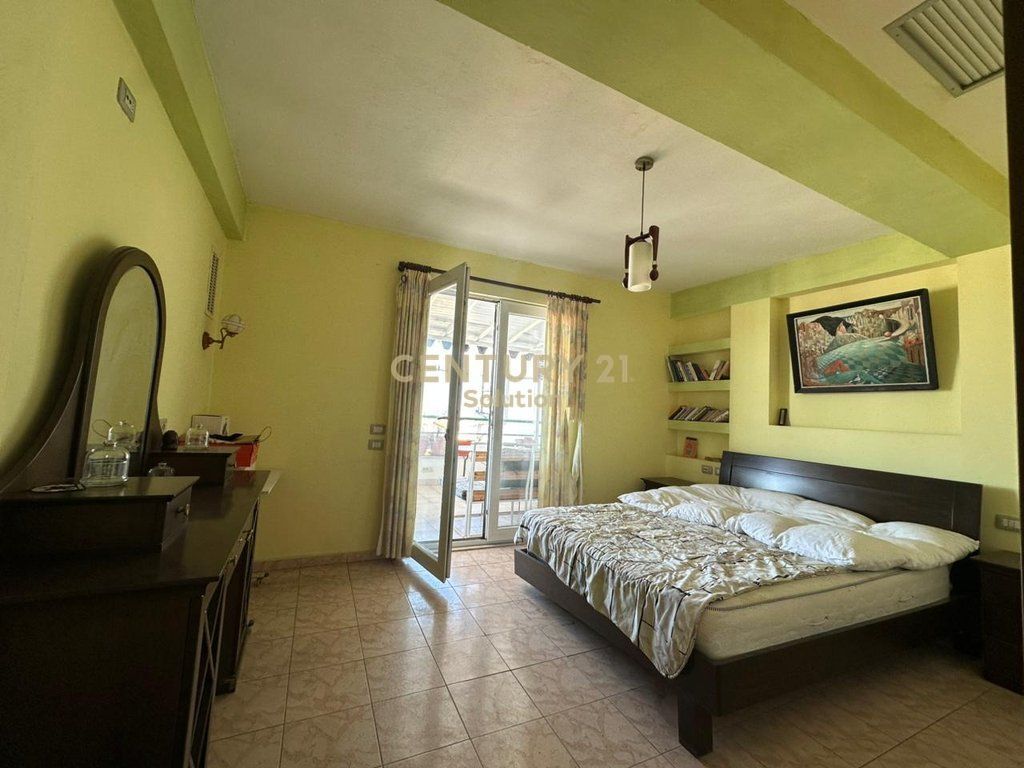 Duplex in vendita a Kodra e Diellit 1