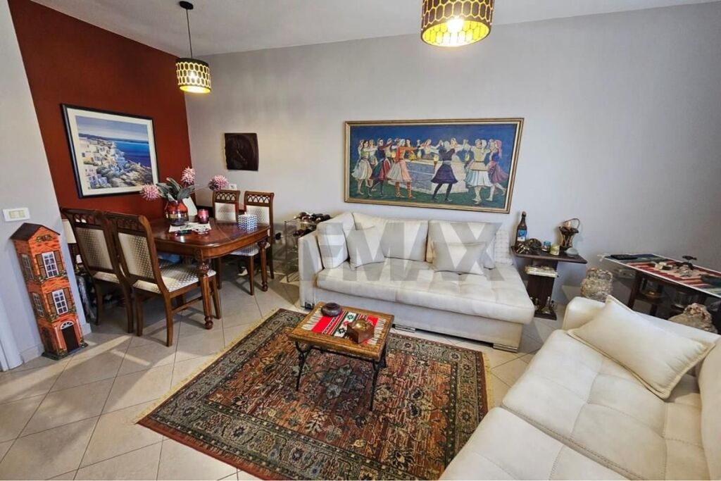 Shitet Apartament 2+1 te Rruga e Kavajës