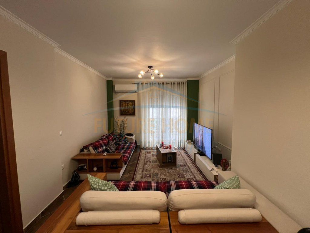 For sale, Apartment 2+1+2+Veranda, Dry Lake, Tirana.