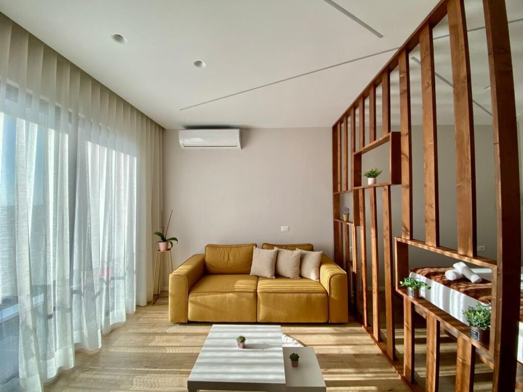🏡 JEPET ME QERA STUDIO TEK ARLIS, Farmacia 10, RRUGA E DIBRËS