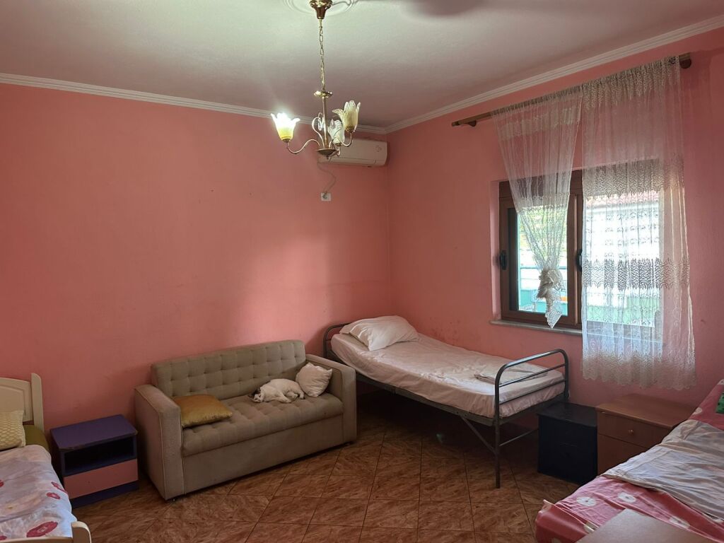 3 floor villa for rent Old Sauk