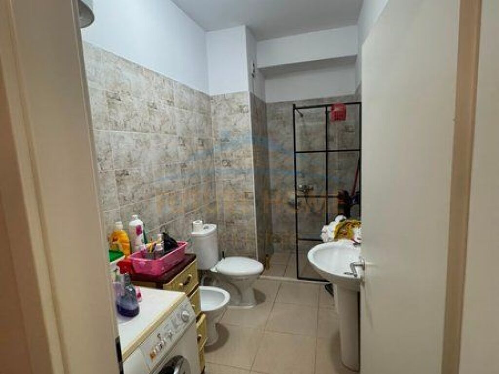 In vendita, Appartamento 3+1+2, Complesso Mangalem, Ali Demi, Tirana