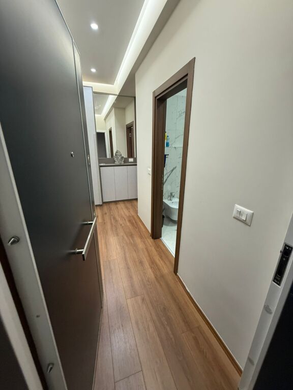 APARTAMENT PER QERA TEK FARMACIA 10