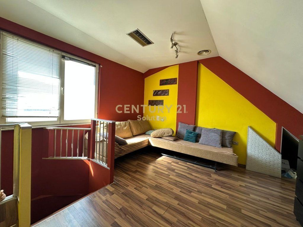 Duplex in vendita a Kodra e Diellit 1