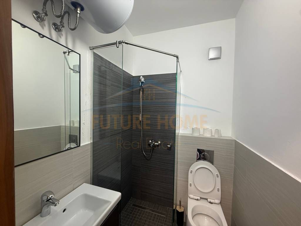 Shitet, Apartament 2+1+2, Rruga Sami Frashëri , Blloku , Tiranë