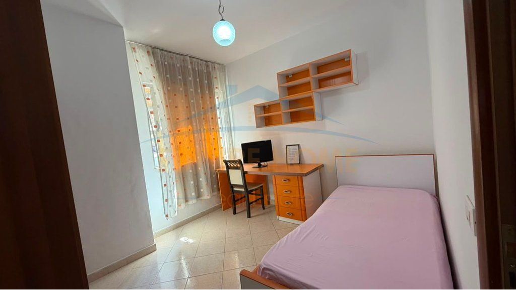 Shitet Apartament 3+1+2 ne Astir, Unaza e Re