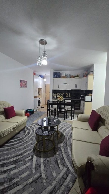 Appartamento 1+1 in Vendita – Scoglio di Kavaja, vicino al Colosseo !!